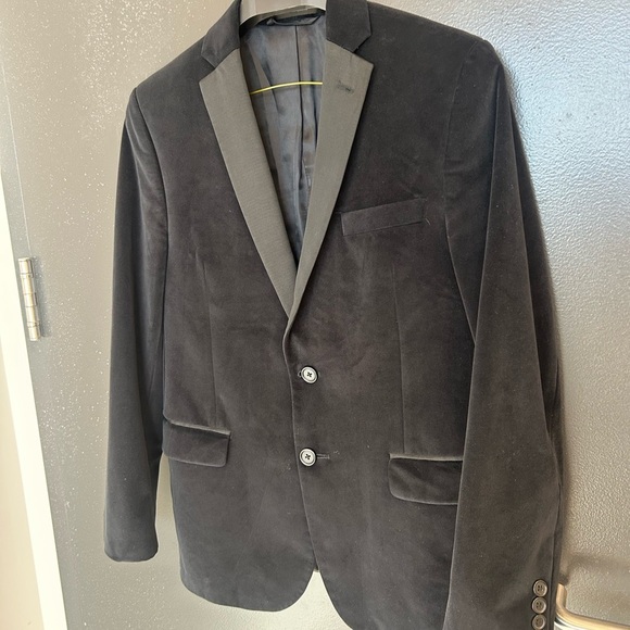Boys Ralph Lauren size 16 velvet tuxedo coat in excellent condition - Picture 2 of 15